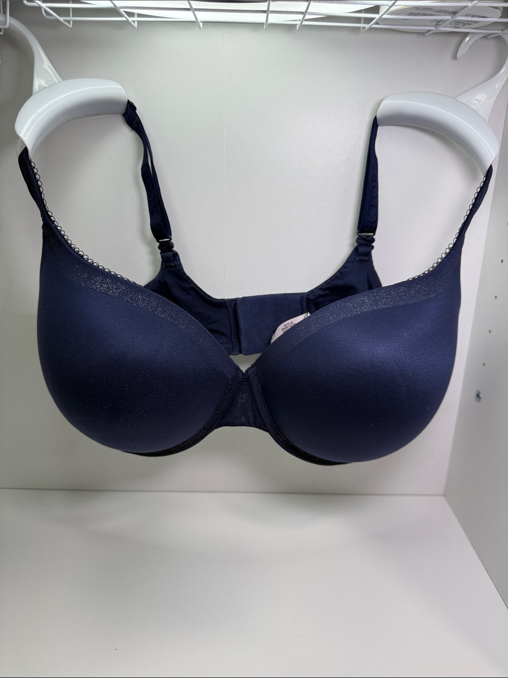 Victoria’s Secret - Body by Victoria Navy Bra, Size 38DDD/F85